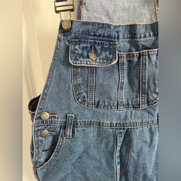 Cute overalls - Picture 2 of 5